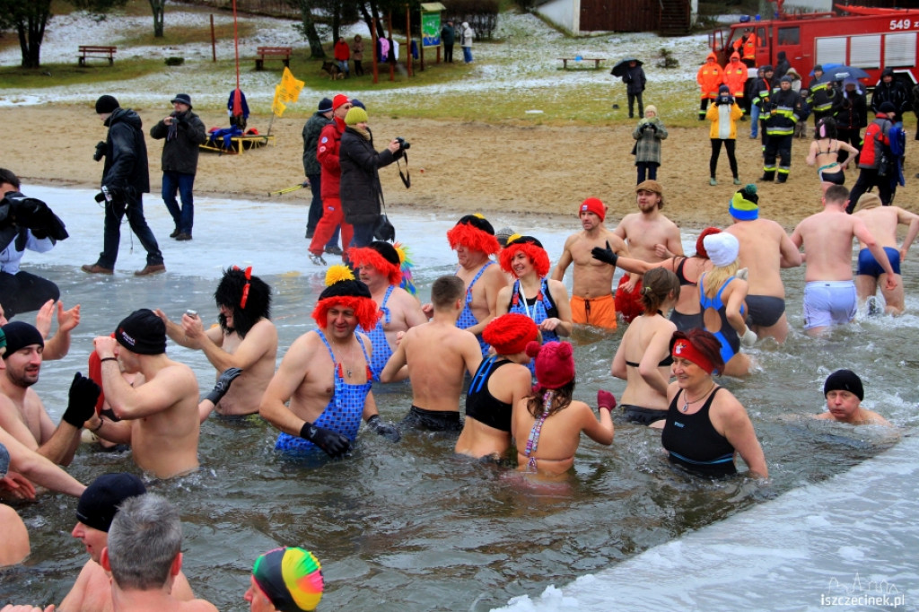 IV Zimowe zanurzenie w wodzie w Białym Borze