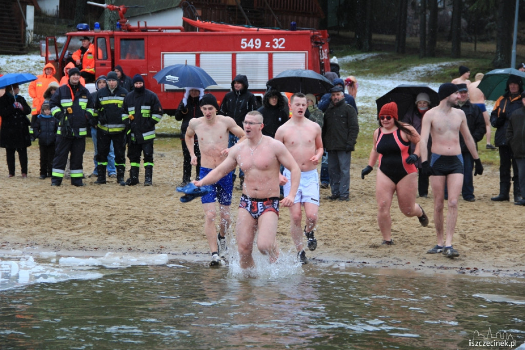 IV Zimowe zanurzenie w wodzie w Białym Borze