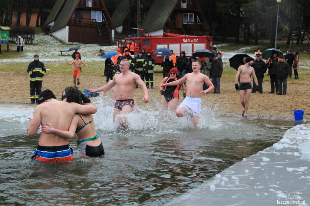 IV Zimowe zanurzenie w wodzie w Białym Borze