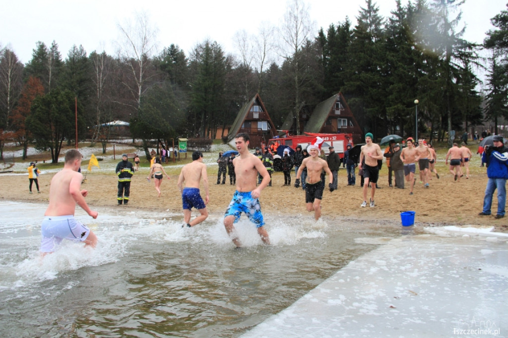 IV Zimowe zanurzenie w wodzie w Białym Borze