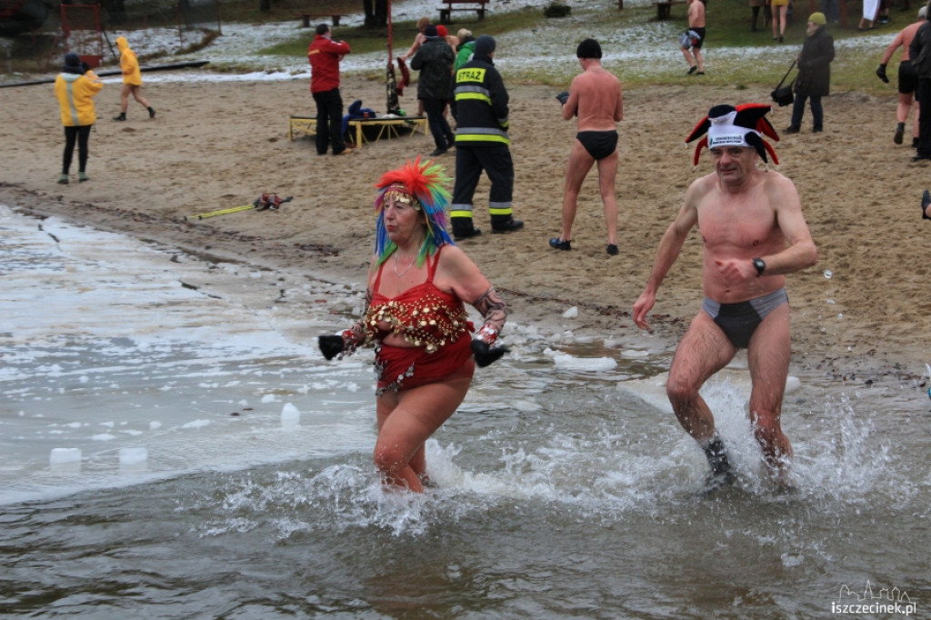 IV Zimowe zanurzenie w wodzie w Białym Borze