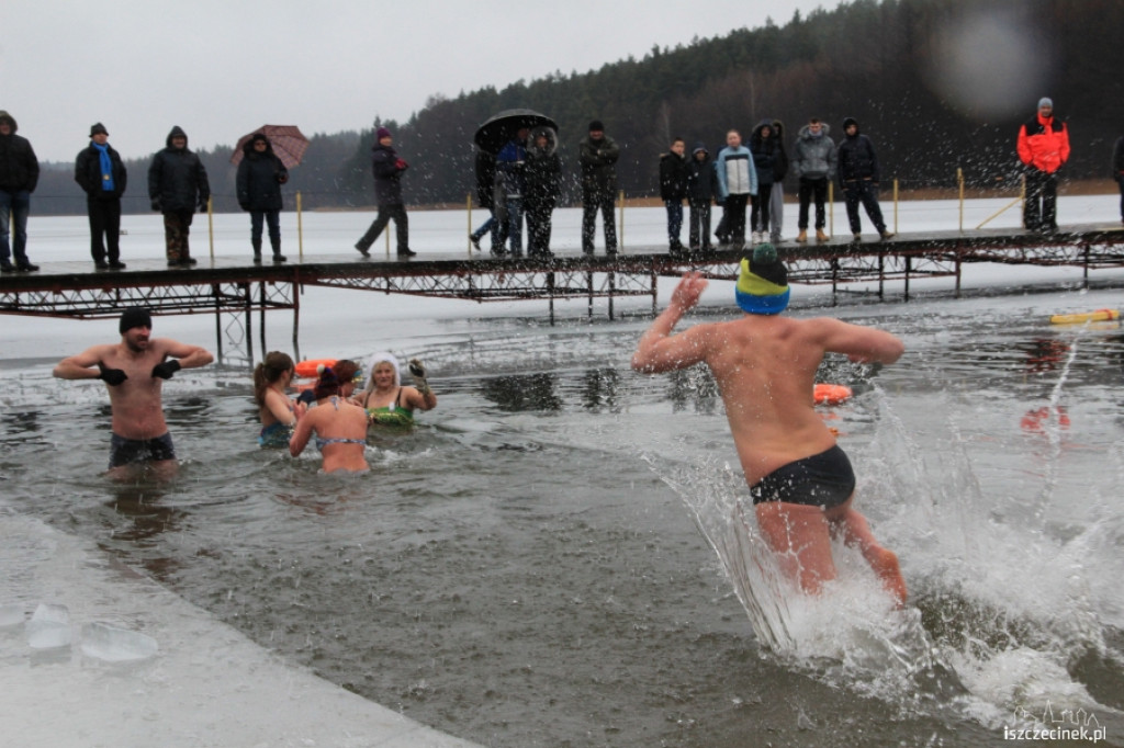 IV Zimowe zanurzenie w wodzie w Białym Borze