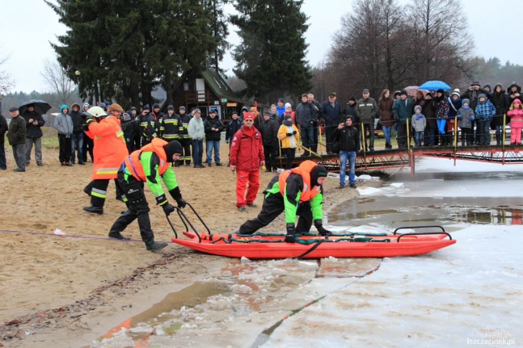 IV Zimowe zanurzenie w wodzie w Białym Borze