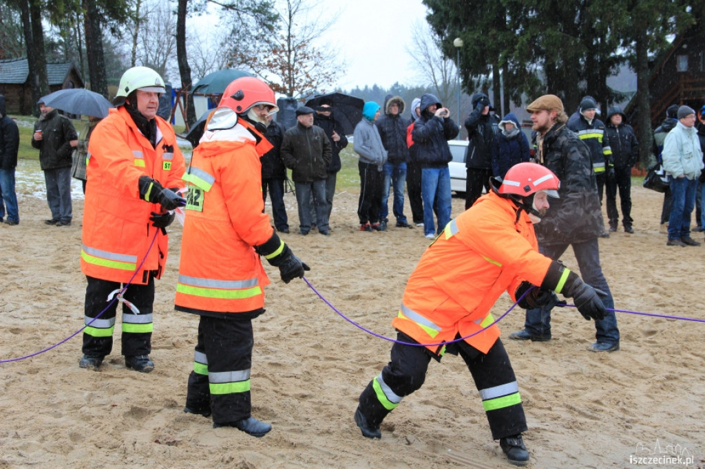 IV Zimowe zanurzenie w wodzie w Białym Borze