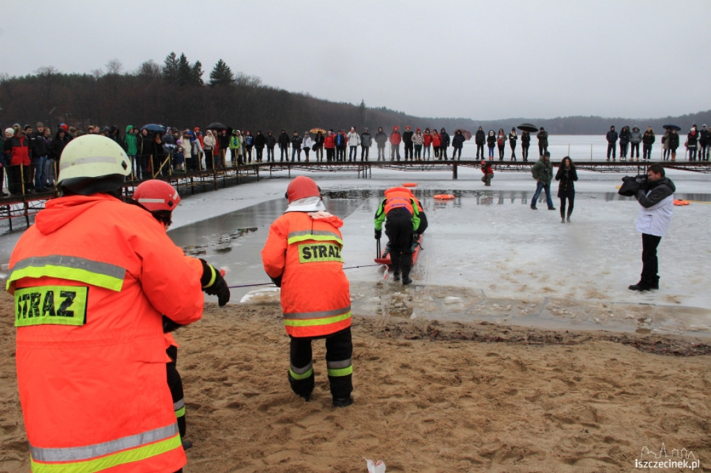 IV Zimowe zanurzenie w wodzie w Białym Borze