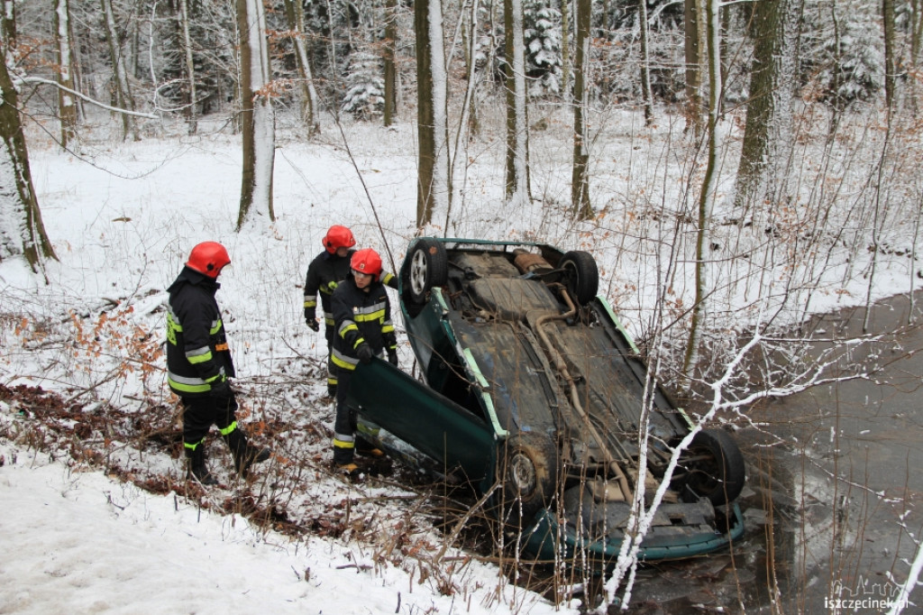 Honda civic dachowała koło Ostropola