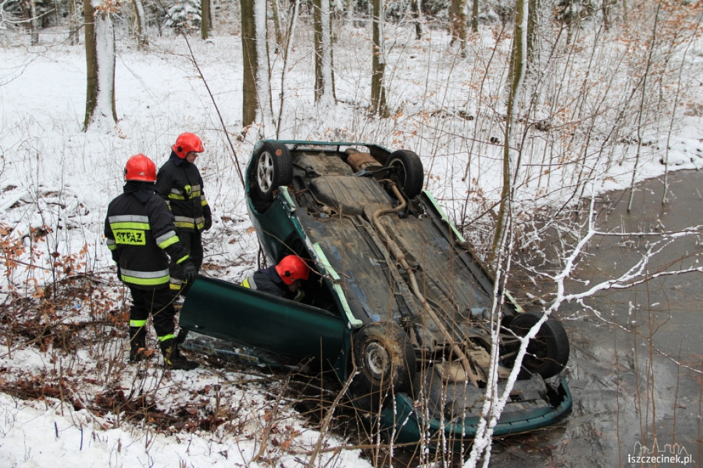 Honda civic dachowała koło Ostropola