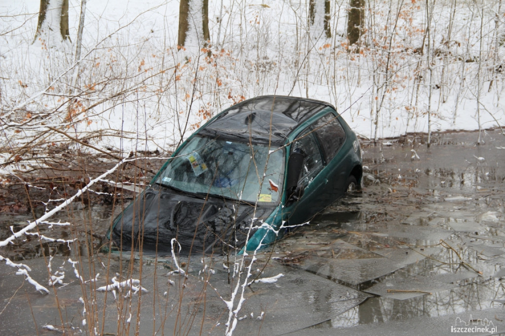Honda civic dachowała koło Ostropola