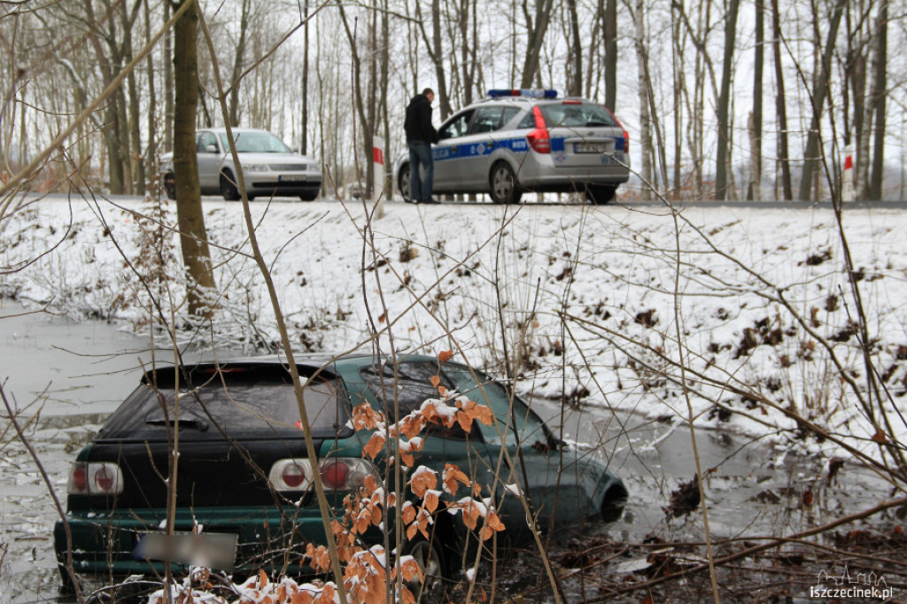 Honda civic dachowała koło Ostropola