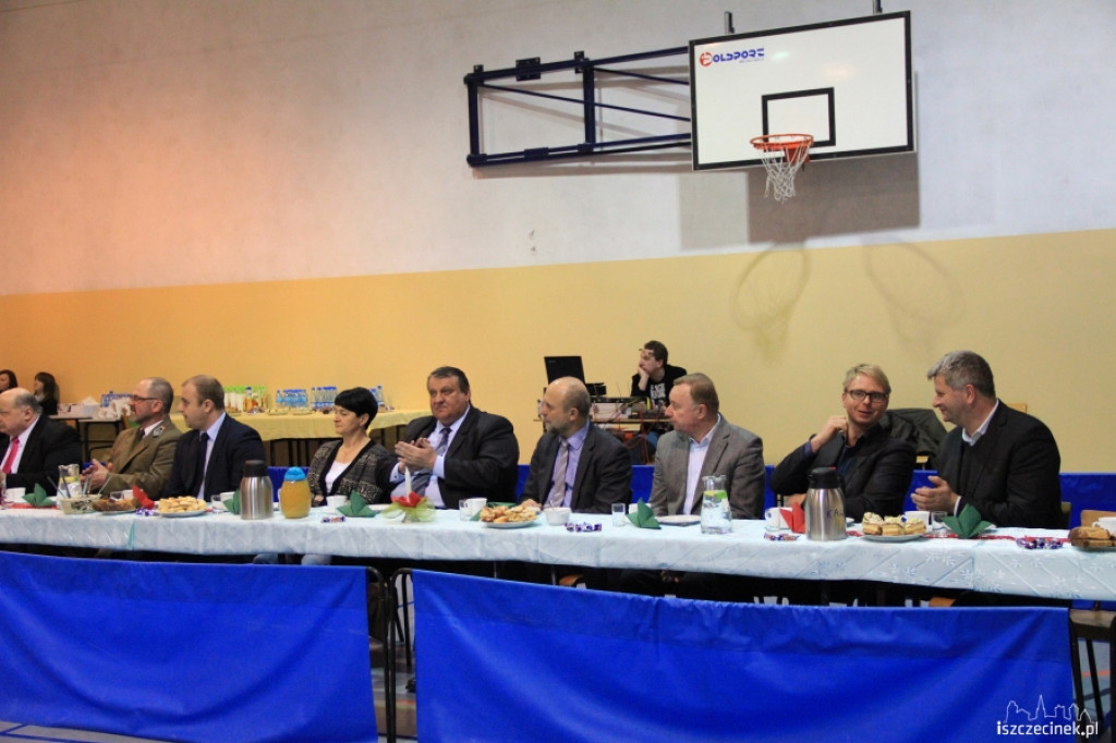 Posłowie zagrali z dziećmi