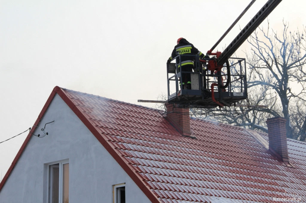 Pożar sadzy w kominie w Bugnie