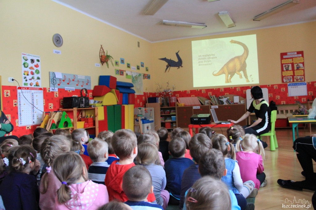 Dinozaury w przedszkolu Miś