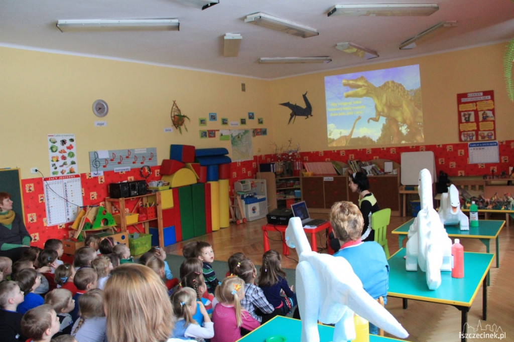 Dinozaury w przedszkolu Miś