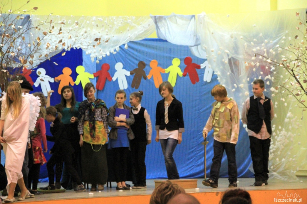 Laleczki pomagają dzieciom w Czadzie