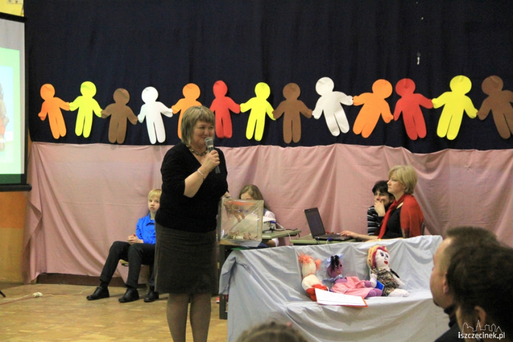 Laleczki pomagają dzieciom w Czadzie