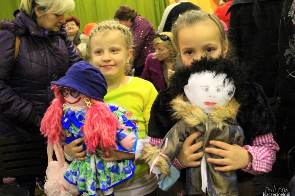 Laleczki pomagają dzieciom w Czadzie