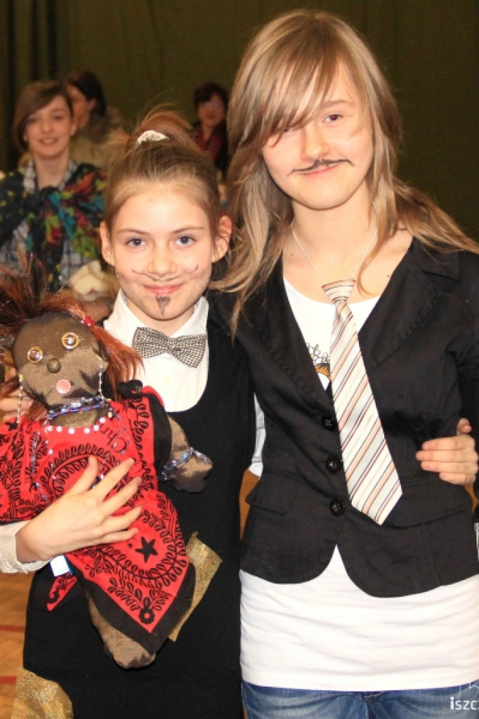 Laleczki pomagają dzieciom w Czadzie