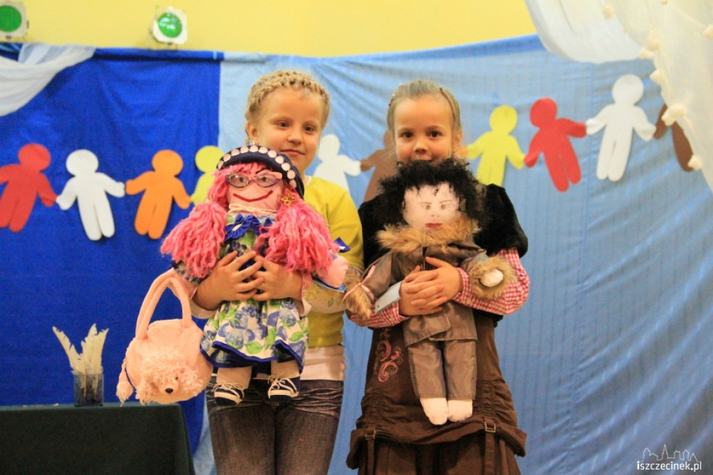 Laleczki pomagają dzieciom w Czadzie