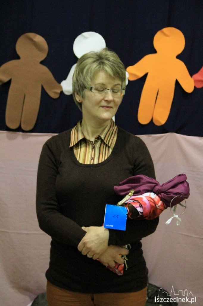 Laleczki pomagają dzieciom w Czadzie