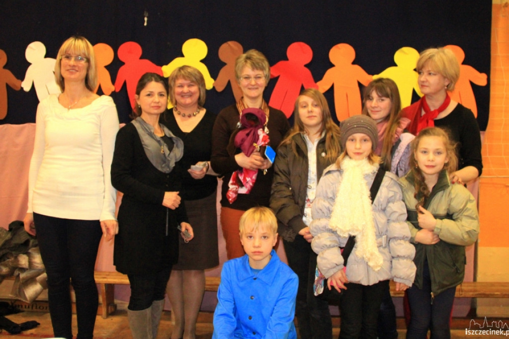 Laleczki pomagają dzieciom w Czadzie