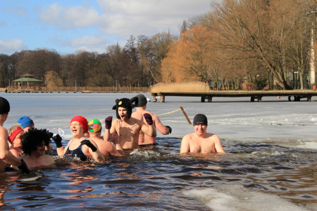 Marcowe zanurzenie w wodzie