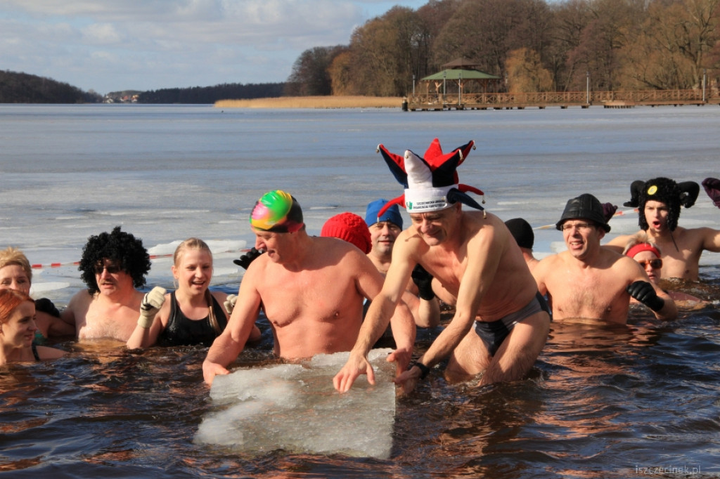 Marcowe zanurzenie w wodzie