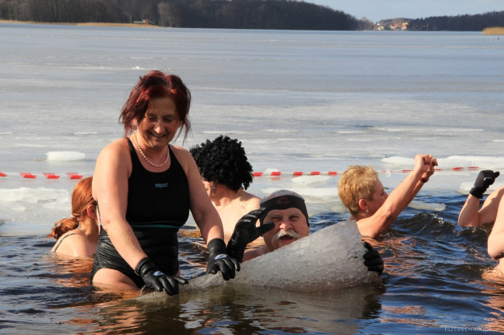 Marcowe zanurzenie w wodzie