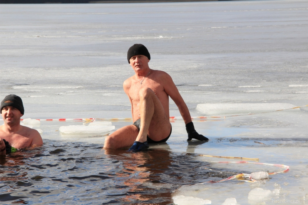 Marcowe zanurzenie w wodzie