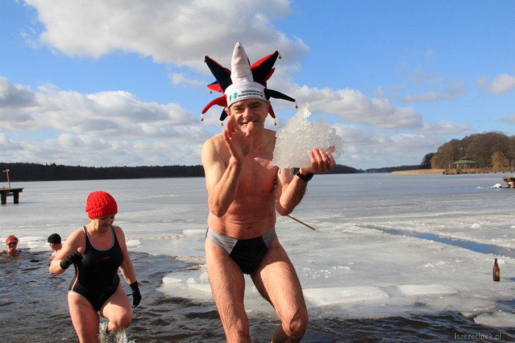 Marcowe zanurzenie w wodzie