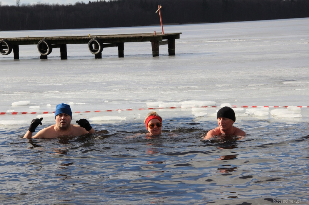 Marcowe zanurzenie w wodzie