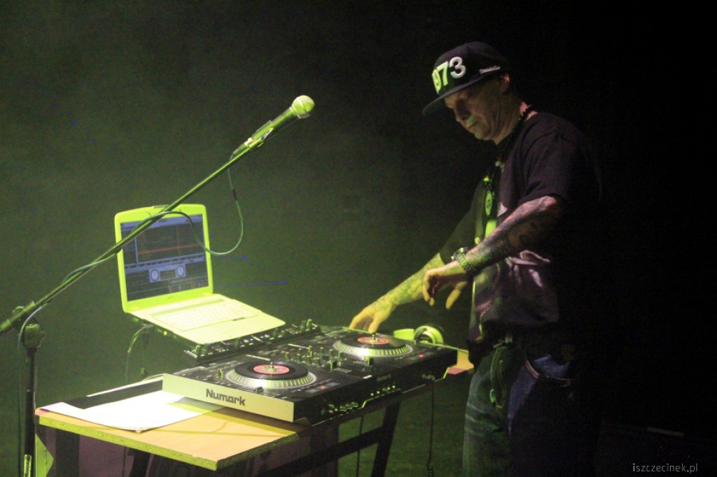 Muzyka i taniec przeciwko przemocy