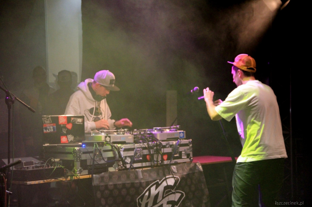 Muzyka i taniec przeciwko przemocy