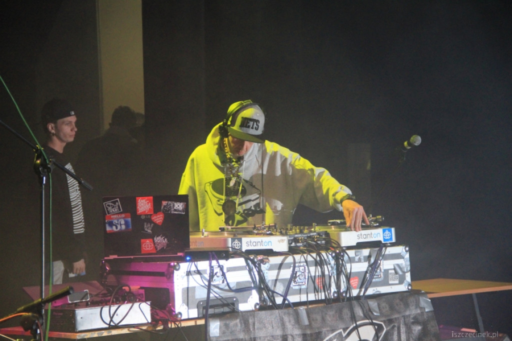 Muzyka i taniec przeciwko przemocy