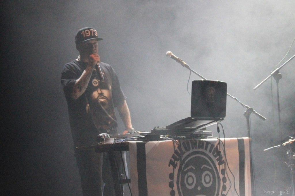 Muzyka i taniec przeciwko przemocy