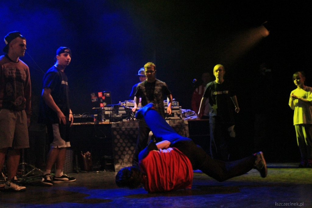 Muzyka i taniec przeciwko przemocy