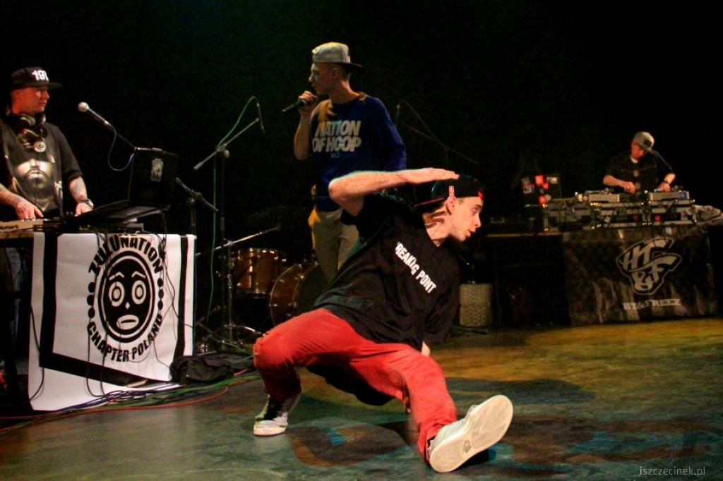 Muzyka i taniec przeciwko przemocy