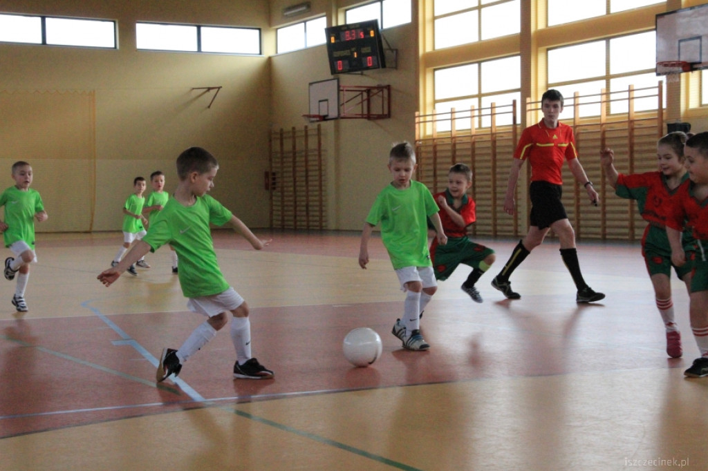 Najmłodsi na boisku