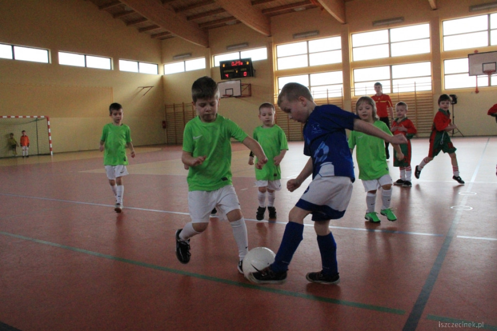 Najmłodsi na boisku