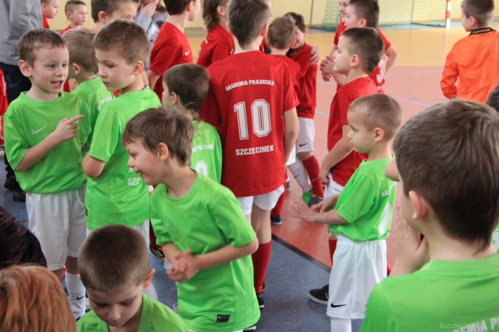 Najmłodsi na boisku