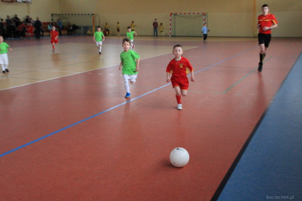 Najmłodsi na boisku