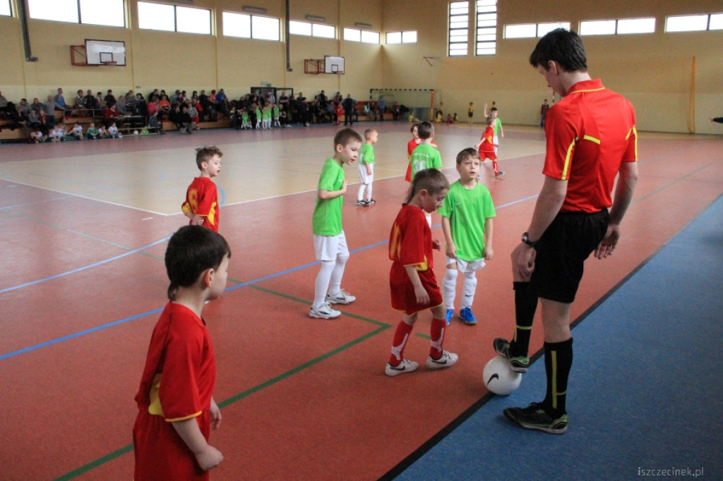 Najmłodsi na boisku