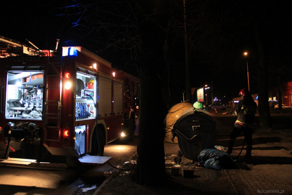 Płonął śmietnik przy ul. Wiśniowej