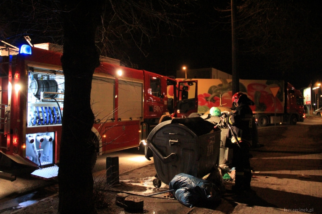 Płonął śmietnik przy ul. Wiśniowej