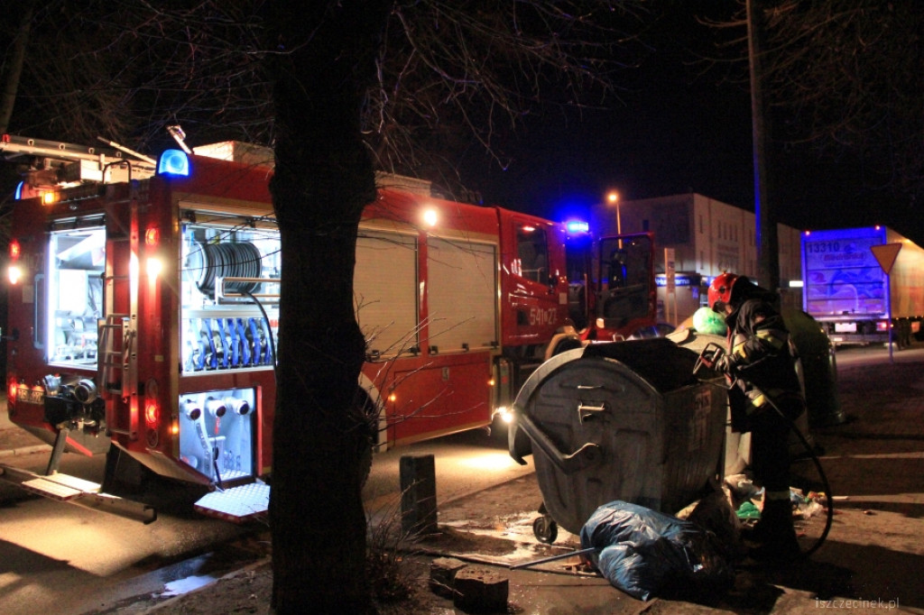 Płonął śmietnik przy ul. Wiśniowej