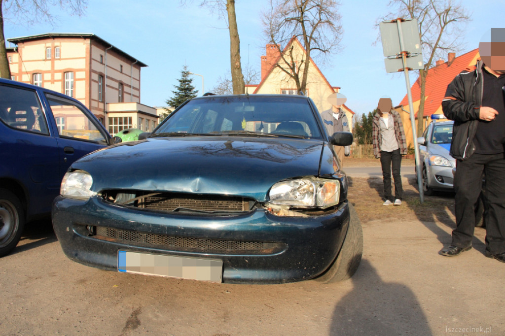 Kolizja na Armii Krajowej - Fordem w BMW