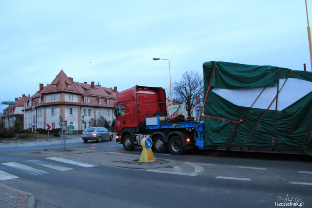 TIR zablokował rondo przy PKP