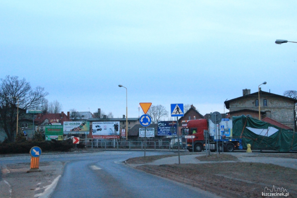 TIR zablokował rondo przy PKP