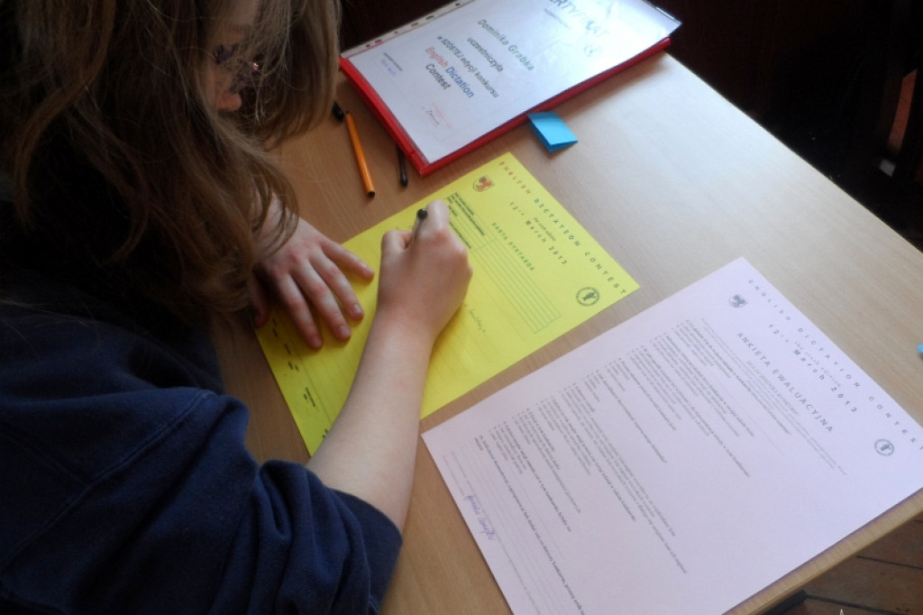 VI edycja konkursu powiatowego English Dictation