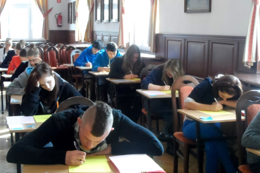 VI edycja konkursu powiatowego English Dictation