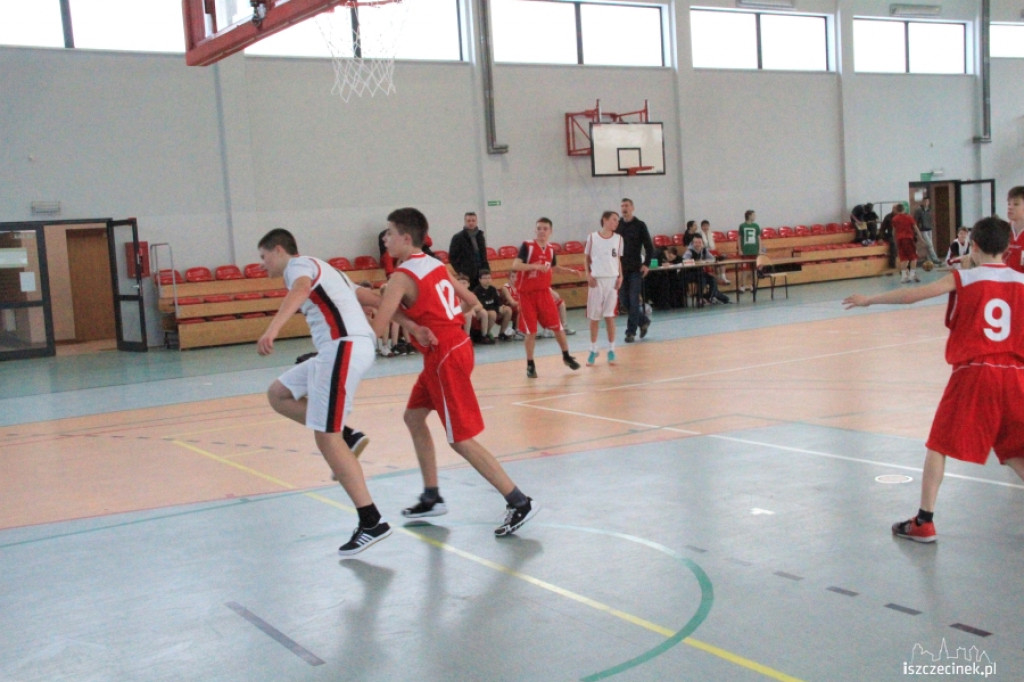 Turniej Regionalny Igrzysk Młodzieży Szkolnej w mini koszykówce chłopców
